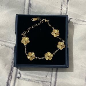 18K Gold Dainty Textured Clover Charm Bracelet Alhambra Luxury